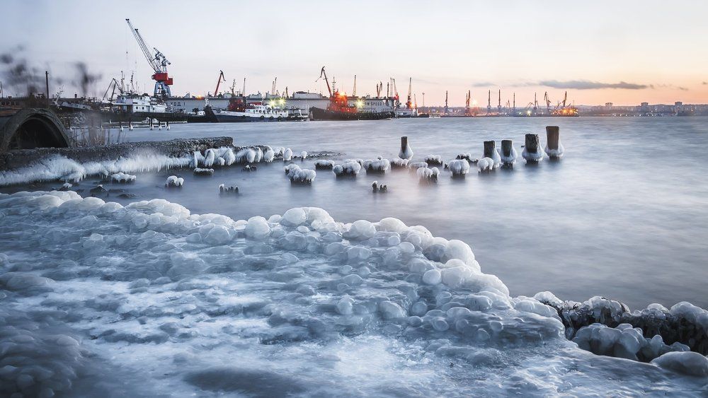 Про гавани пленённых февралём.