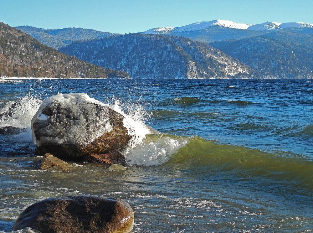 Январский прибой.