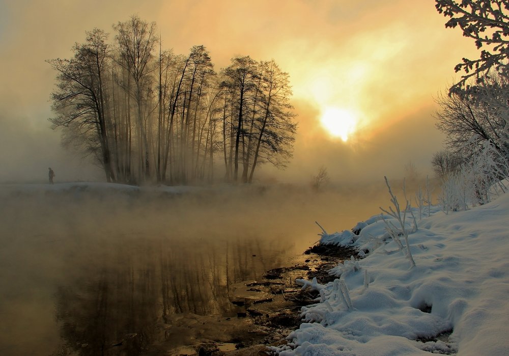Морозно-туманный рассвет на реке Пехорке