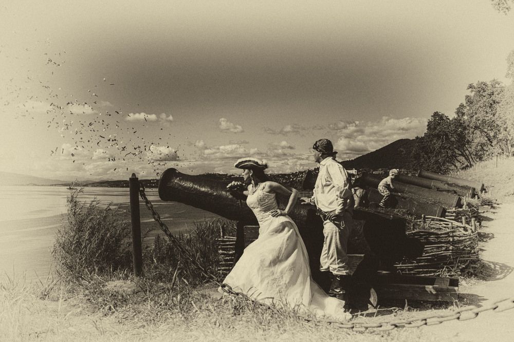 Залп в честь пиратской свадьбы!