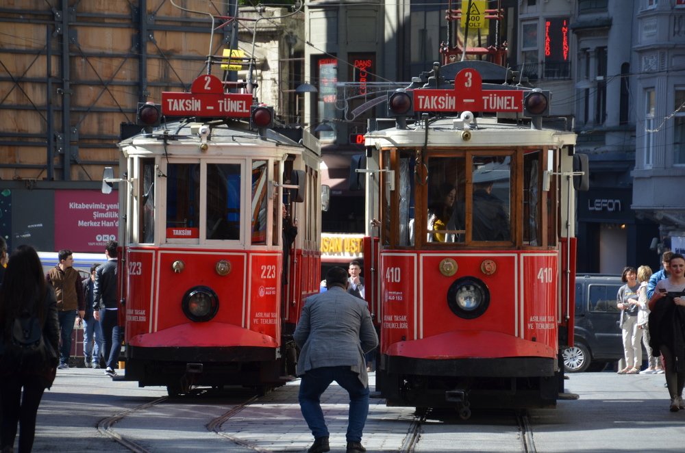 Стамбул 2016. Линия исторического трамвая  TAKSİM - TÜNEL