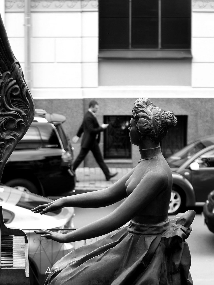 И этот прошел мимо!