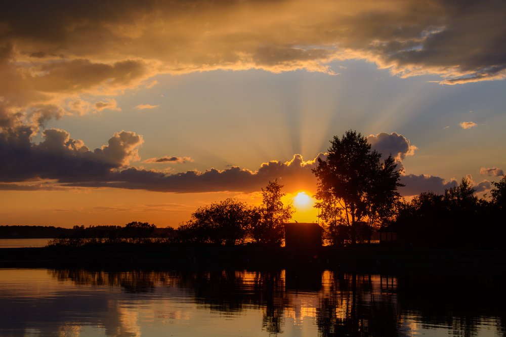 Золотой закат на Обском море