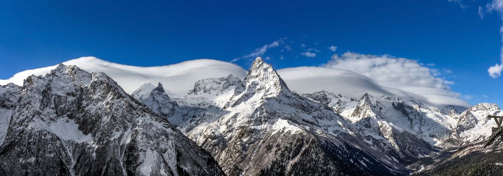 Домбай. Вид на Главный Кавказский хребет.