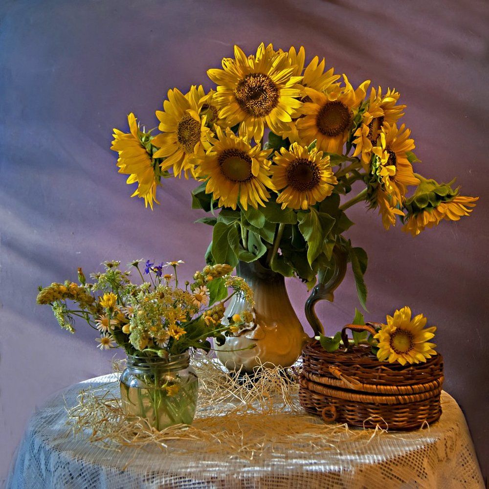 С подсолнухами.