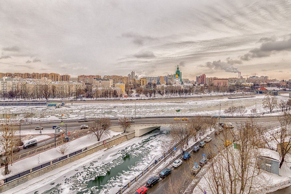 Зимнее утро в городе.