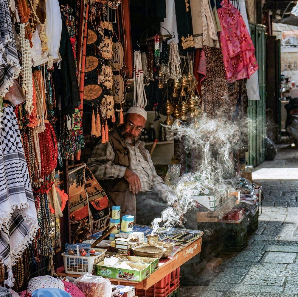 Продавец благовоний.