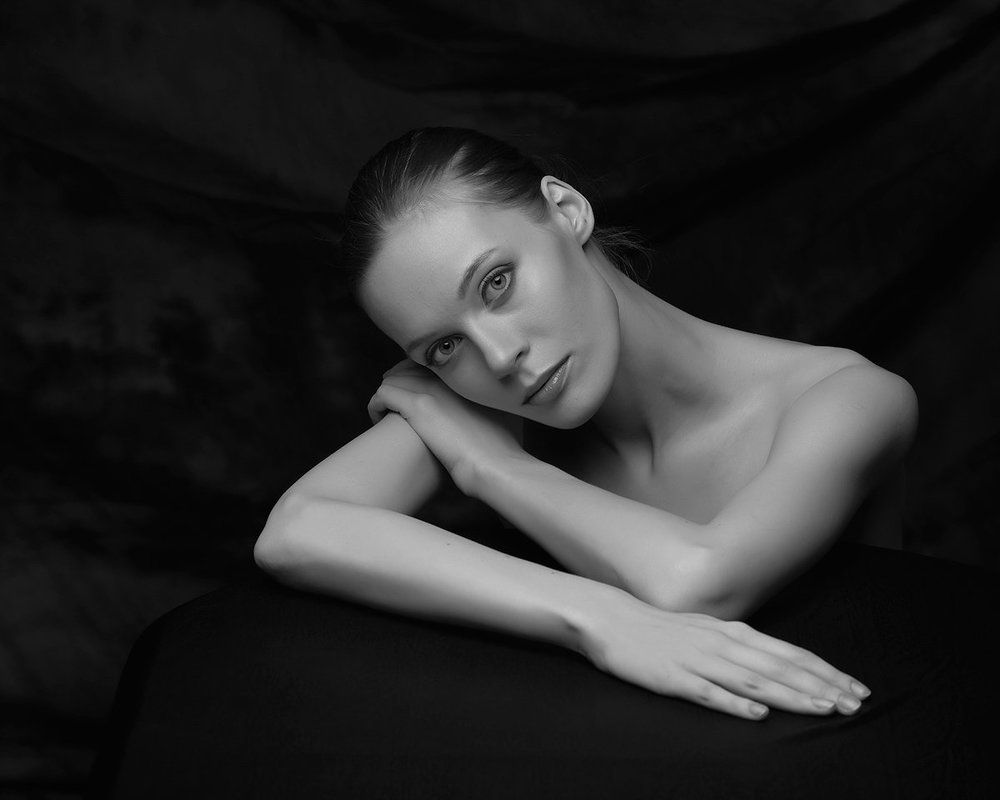 минимализм с обнаженными руками