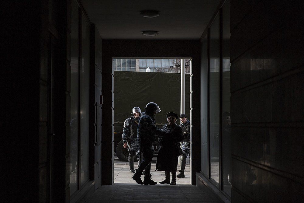 Бабуля, сюда нельзя