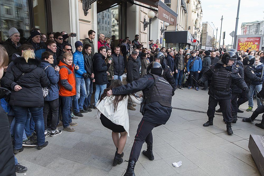 Женщина, пройдемте, пожалуйста