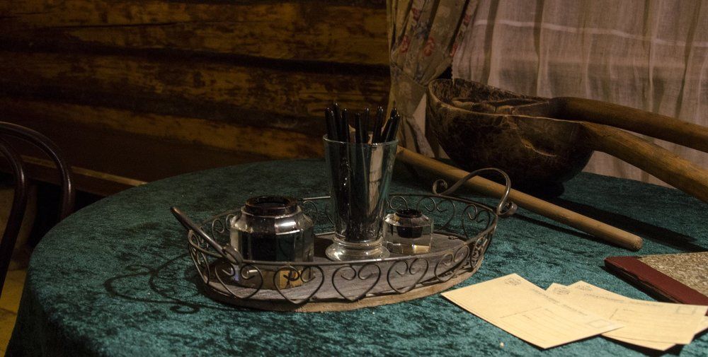 Письменный набор и ложки