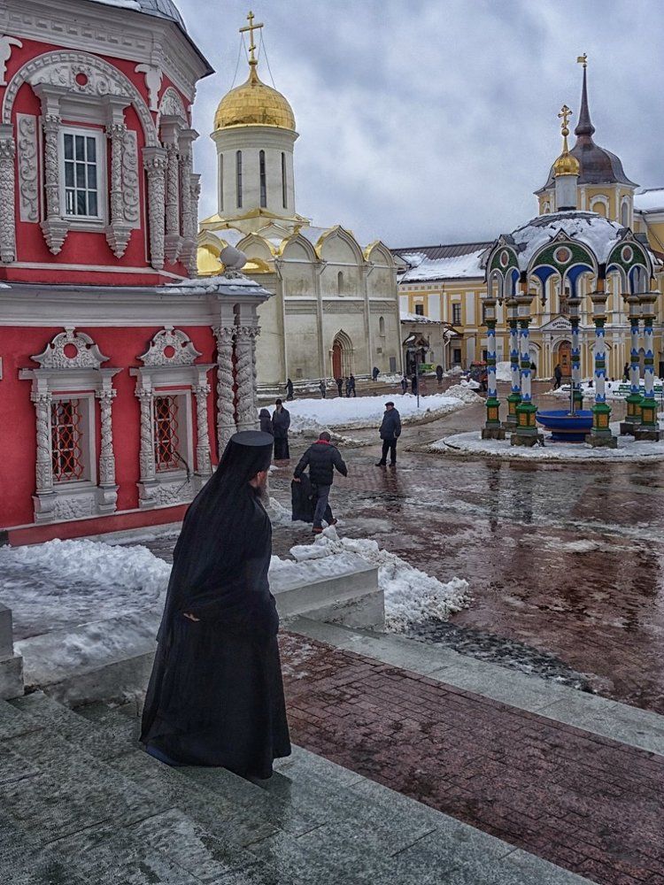 Скоро солнце встанет и монах пойдёт...