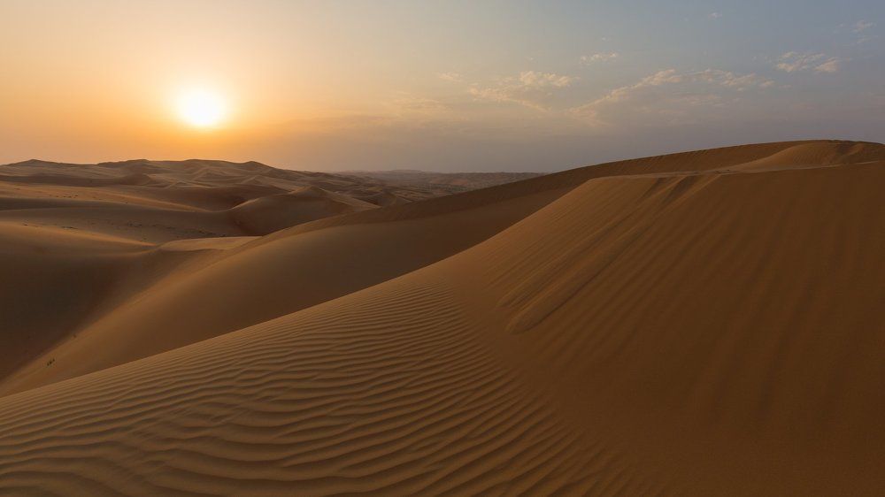 Закат в пустыне Абу Даби.