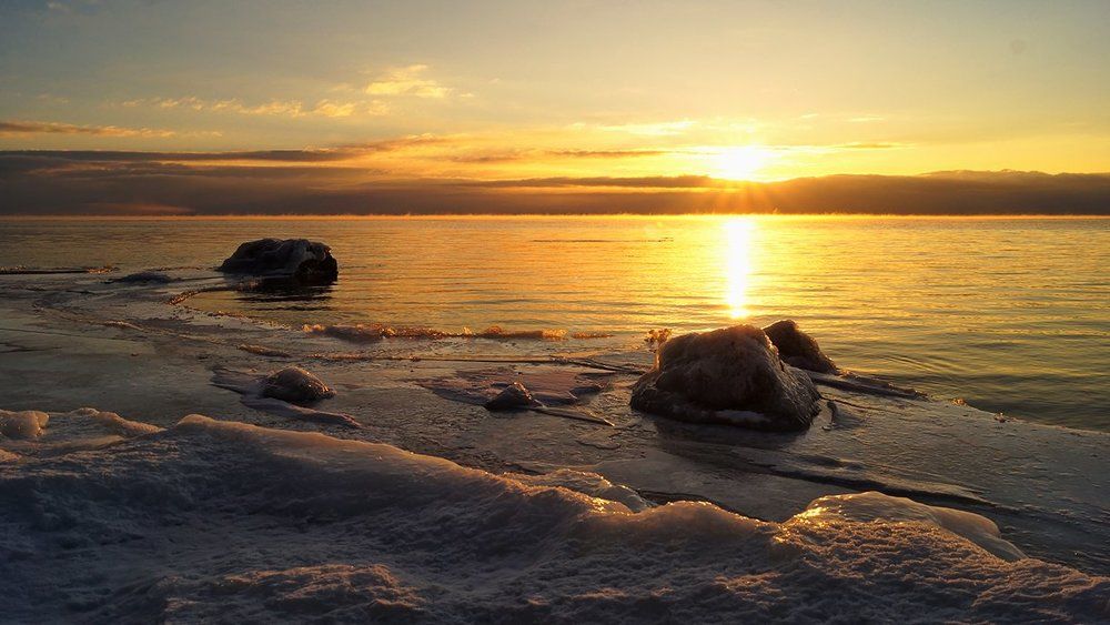 Январский рассвет на Байкале