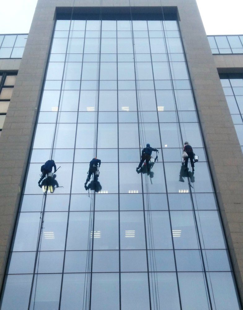 Люди на стекле