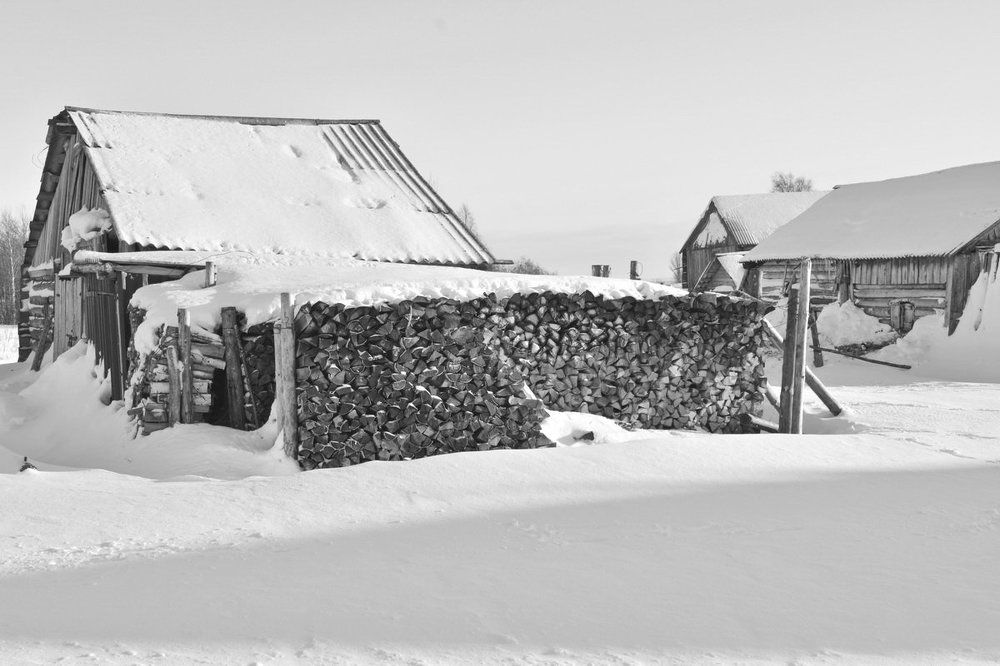 Поленица дров.