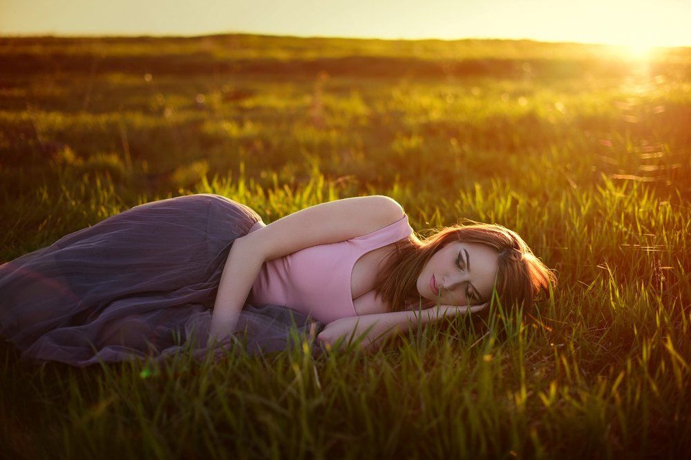 В этом приснившемся мире  Мы дремлем и говорим о снах...