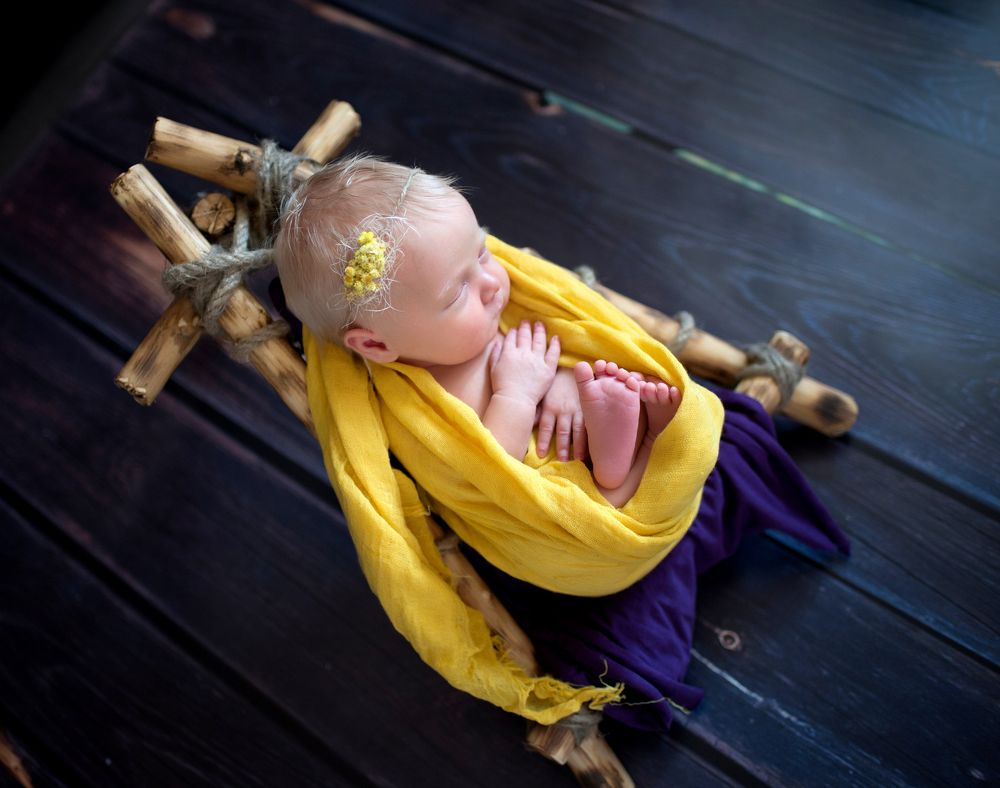 Девочка в гамачке