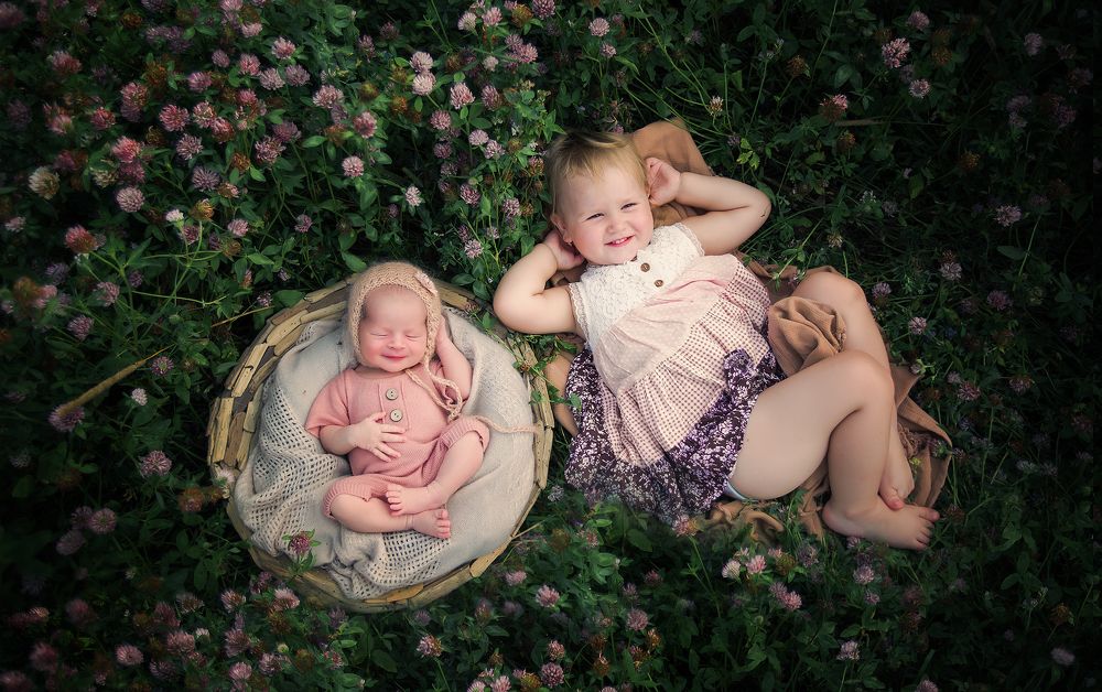 две сестренки