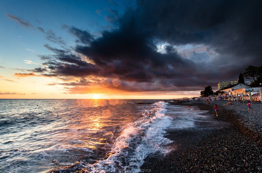 Чёрный пляж