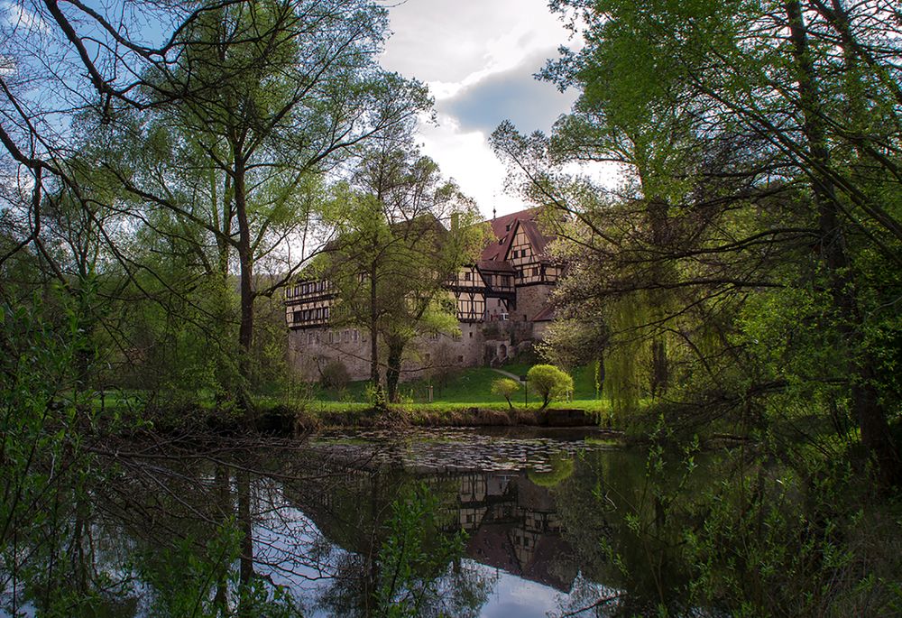 Монастырь Бебенхаузен весной.