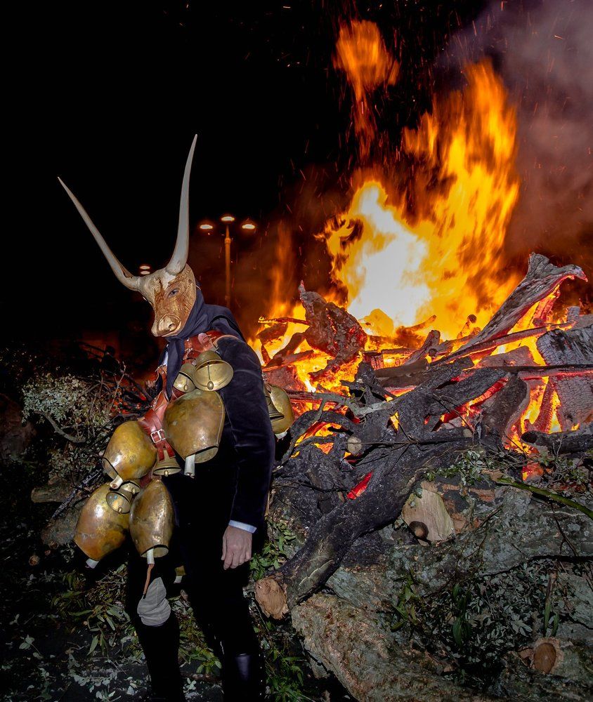 Мамутонес - персонаж карнавала в Оттане на о.Сардиния