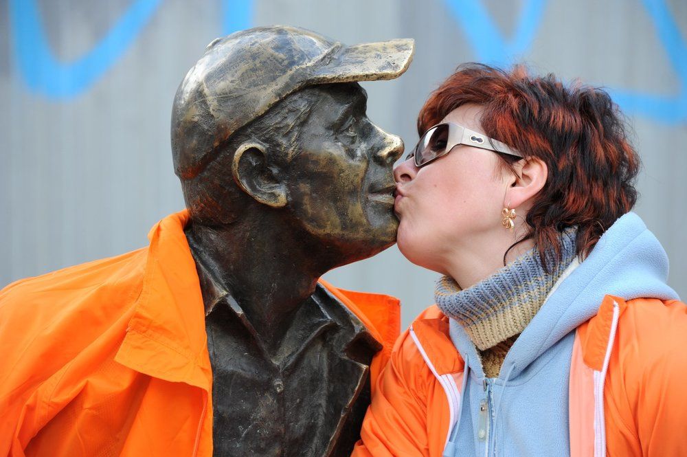 Поцелуй водопроводчика.