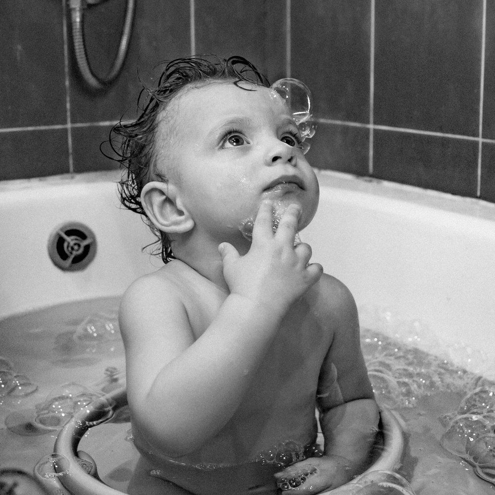 Первая встреча с мыльными пузырями.