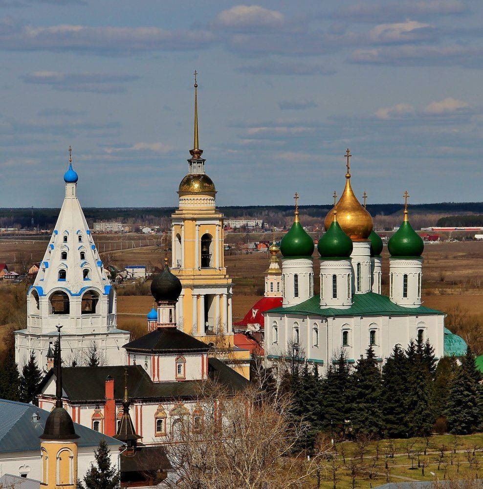 Соборная площадь Кремля в Коломне
