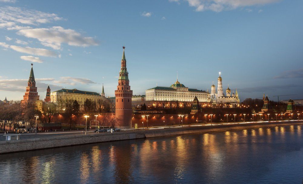 Кремль. День-ночь