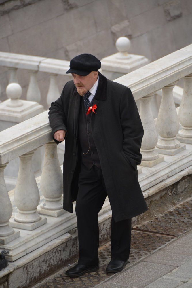 Ильич задумался