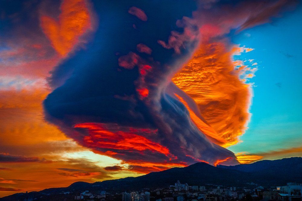 Закат над Ялтой