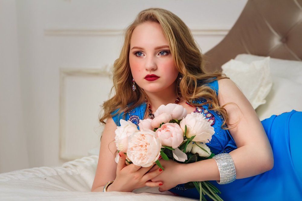Девушка и цветы