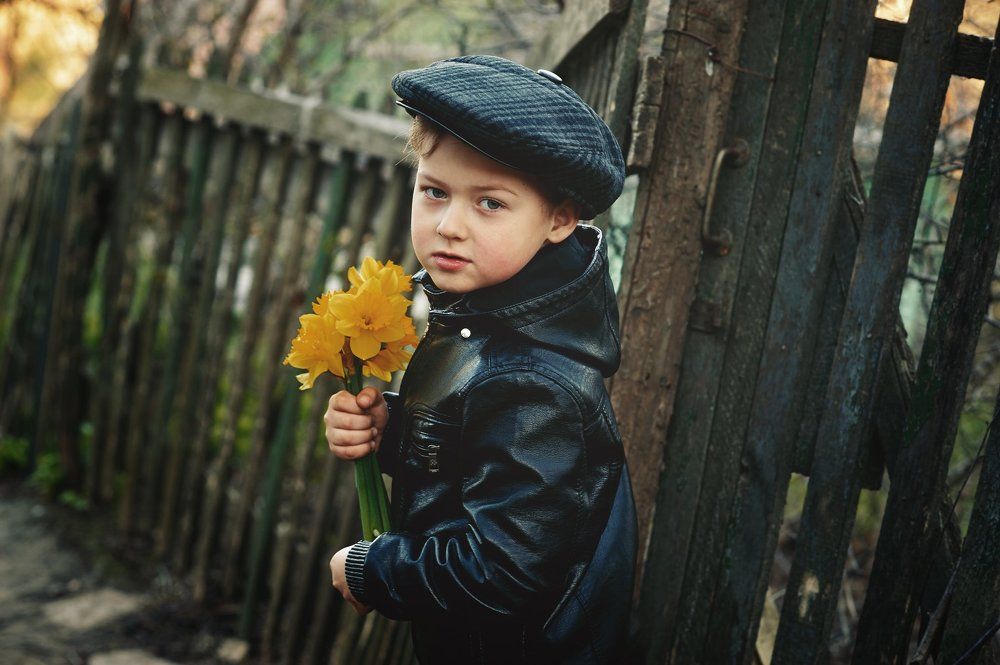 Мальчик с нарциссами