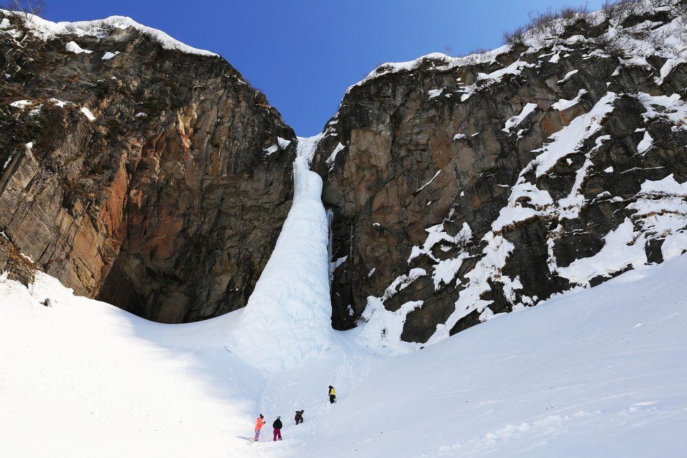 Замерзший водопад