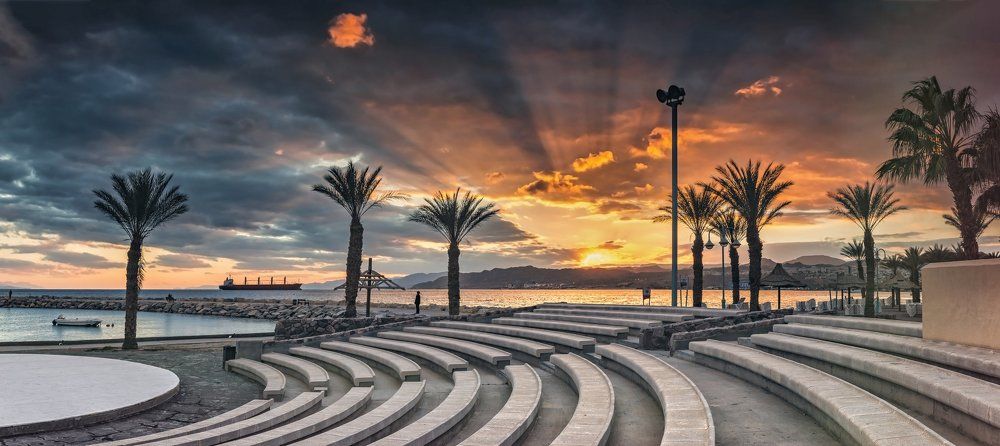 Вечер на берегу Красного Моря