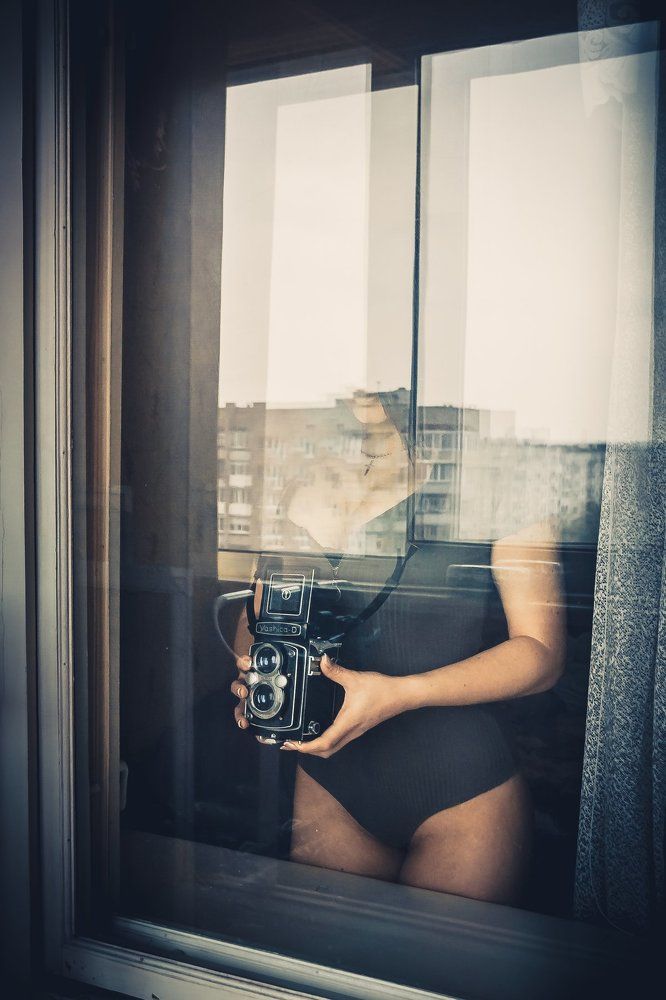 Из серии работ "С той стороны зеркального стекла"