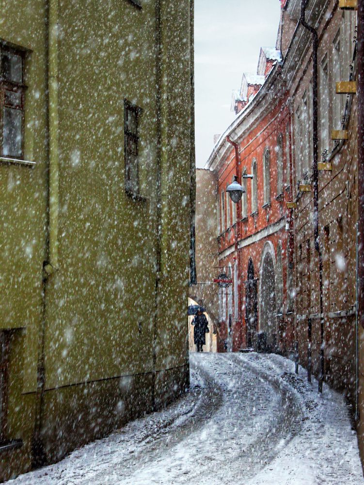 Снегопад в старом городе