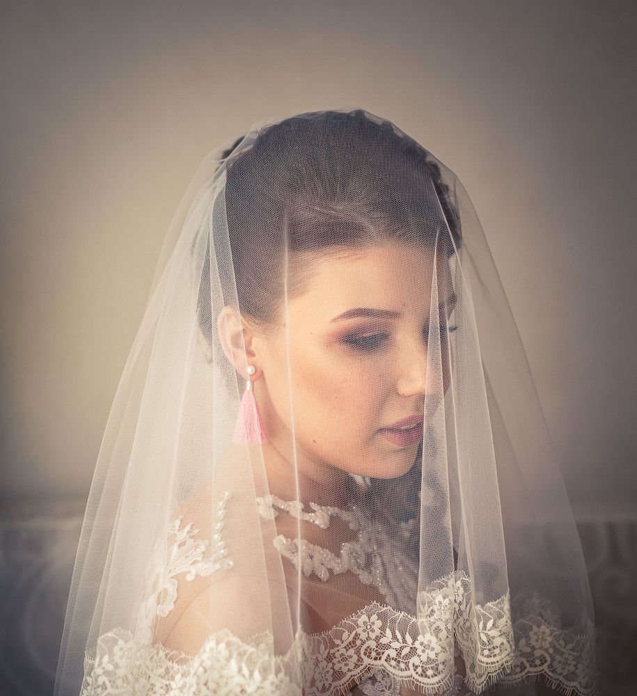 В ожидании жениха.