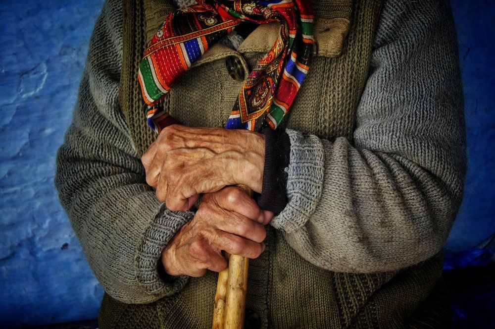 Руки любящей бабушки