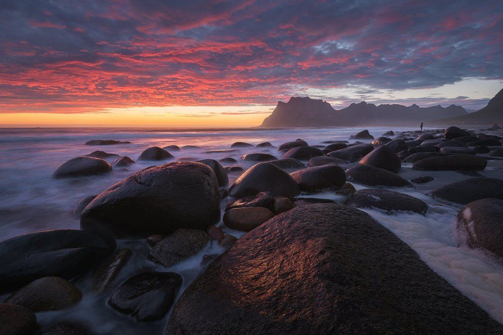 Море созерцающее песчинку