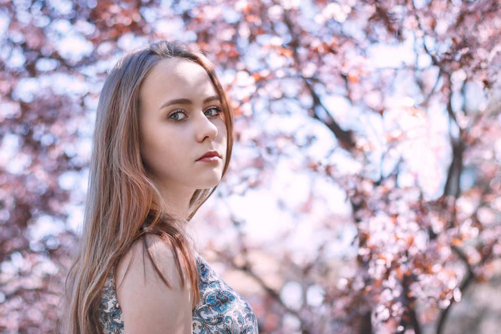 В цветущем саду