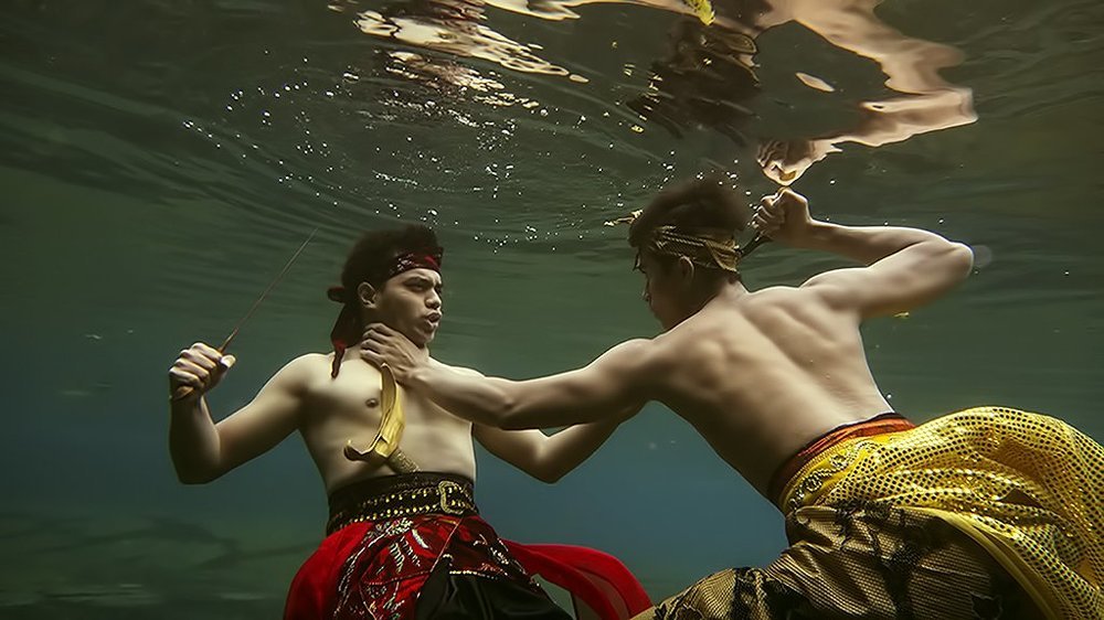 Fighting Underwater from Traditional Story of Indonesia Kingdom