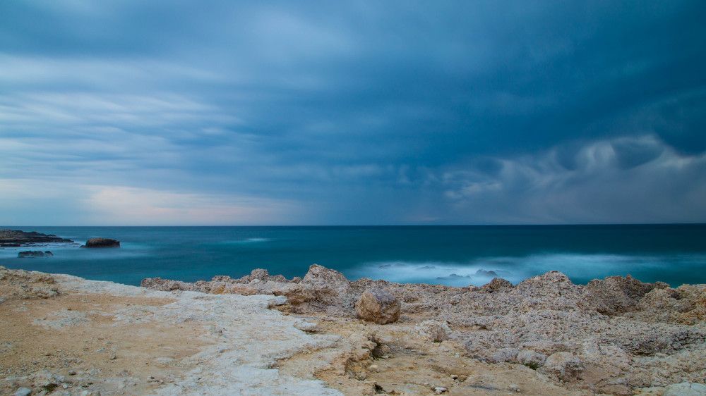 Предгрозовое море