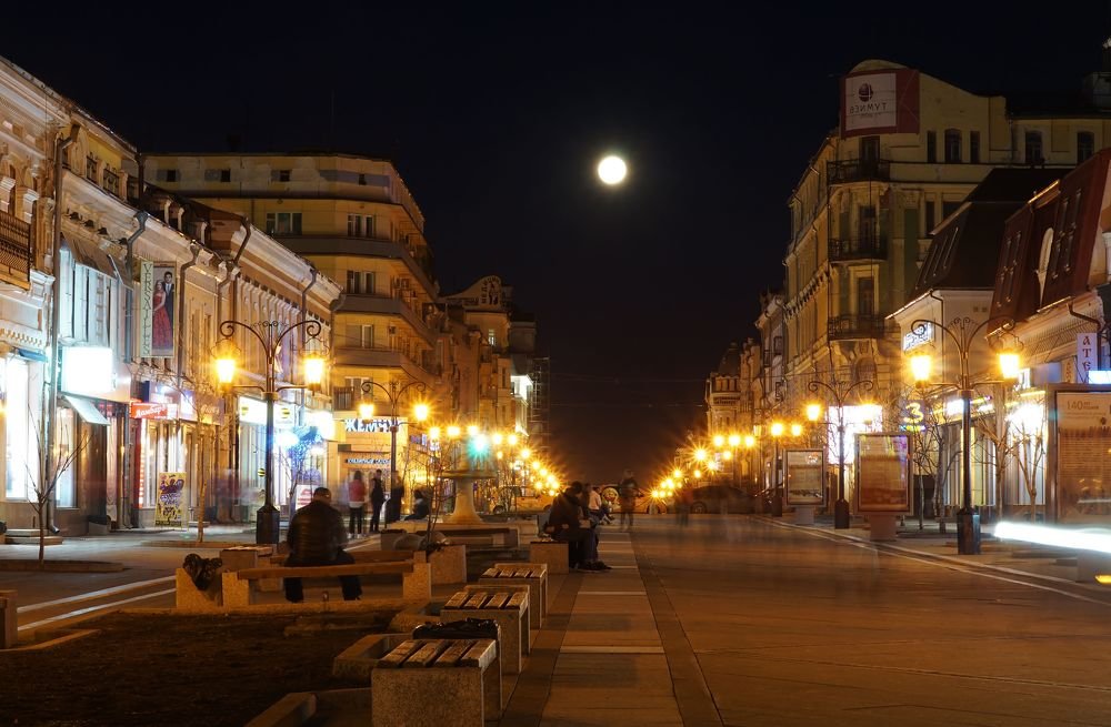 Луна над городом