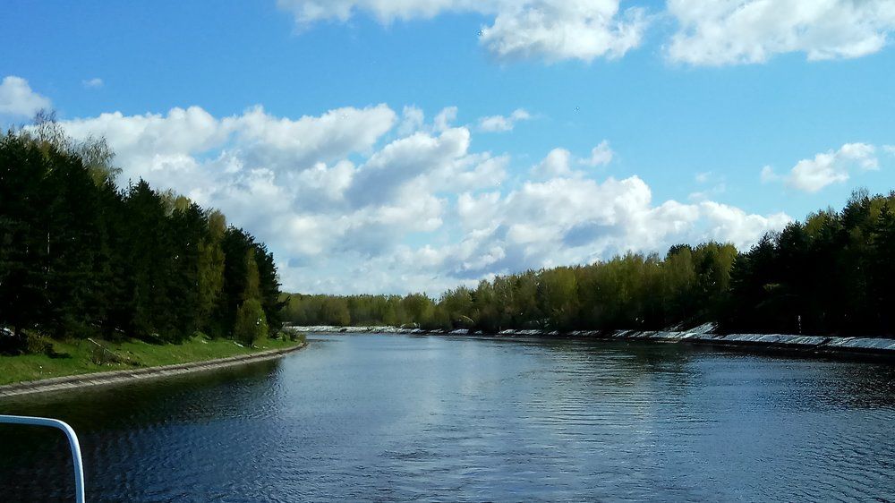 Вниз по Волге по реке