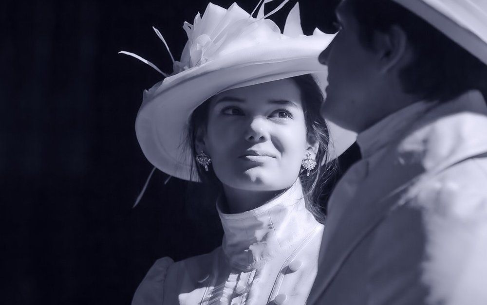 И взором лучистым...