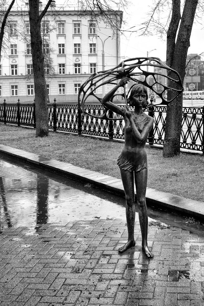 Девочка с зонтиком