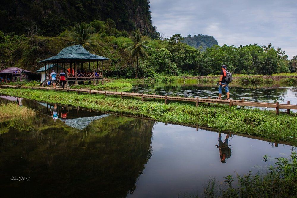 Walking photographer