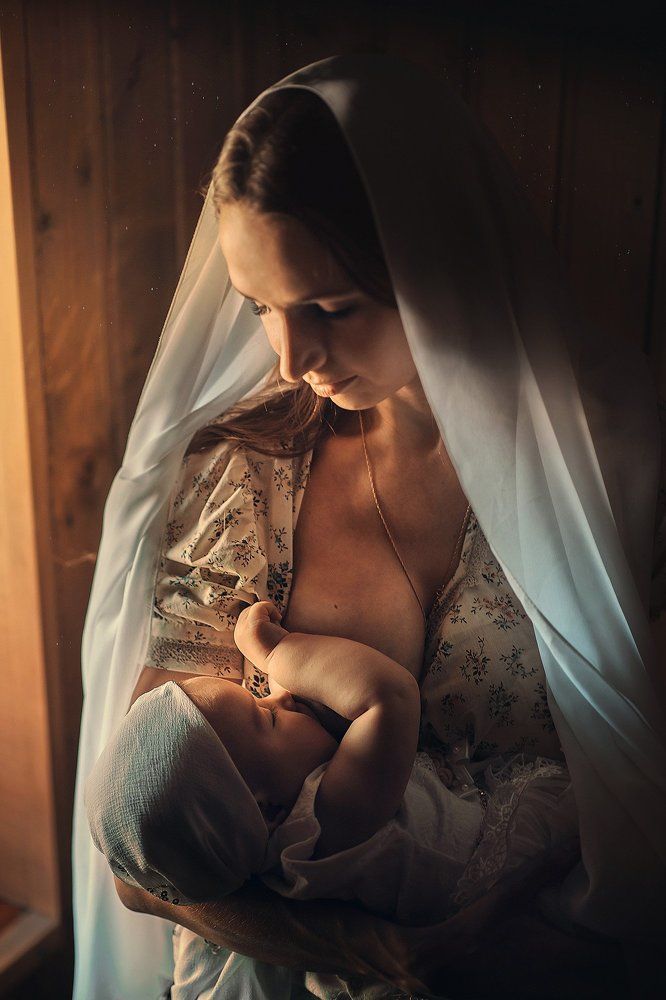 Мать с младенцем